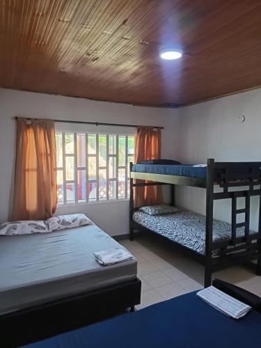 Ένα ή περισσότερα κρεβάτια σε δωμάτιο στο Las Margaritas Frente al Mar 2