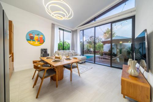 Et tv og/eller underholdning på Oasis Pandawa 10A - Private Cozy Villa with Pool