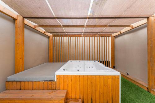 En eller flere senge i et værelse på GuestReady - Alma Invicta