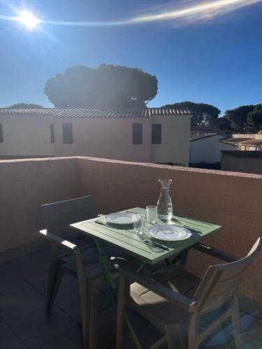Appartement Pinède Piscine Clim proche Plage du village naturiste