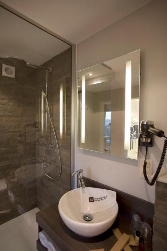 a bathroom with a sink and a shower at Tuinhotel in Lommel