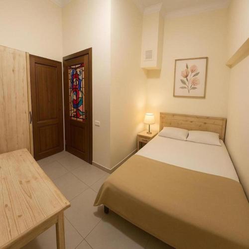 En eller flere senge i et værelse på Americana By California