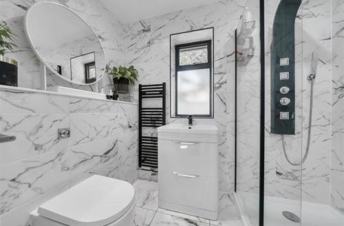 Et badeværelse på Kiwi Pines forest retreat!