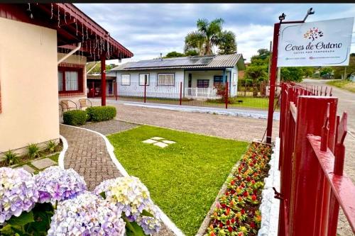 Κήπος έξω από το Suítes Centro 43