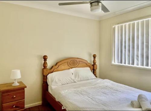 Ένα ή περισσότερα κρεβάτια σε δωμάτιο στο 4 Bedroom House ipswitch Near City