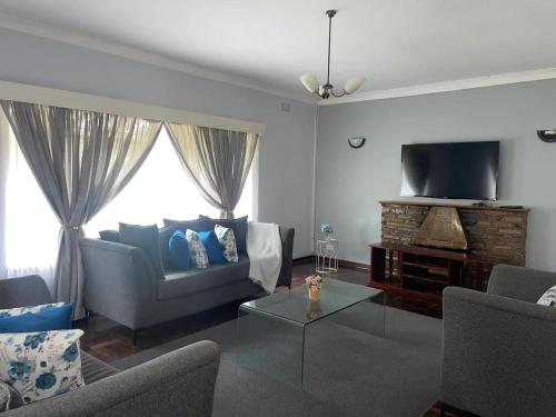 Lovely 3 bed in Mount Pleasant - 2153