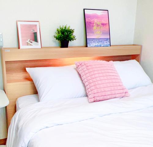 Postel nebo postele na pokoji v ubytování 루미스테이