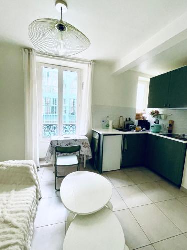 Jin's cosy apartment at Paris 10ème