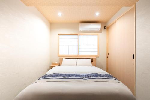 鶴Inn 難波 関空直通 小庭園 吹き抜け 2バス 2トイレ 最大6名 鳴石居