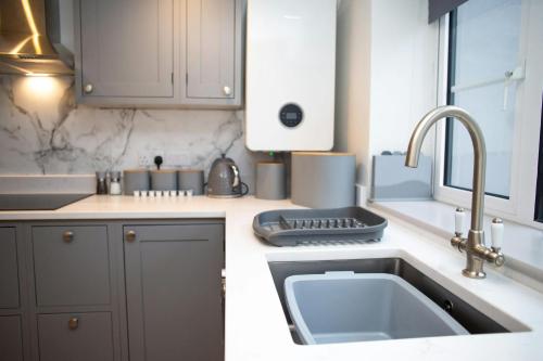 Kuchyň nebo kuchyňský kout v ubytování Bay View New Quay