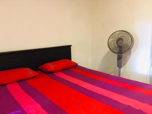 Ένα ή περισσότερα κρεβάτια σε δωμάτιο στο Madiha Dolamulla Gedara