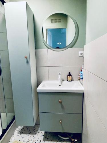 Jin's cosy apartment at Paris 10ème