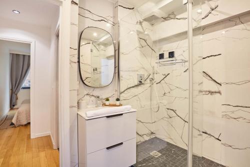 Spacious Apartement center of Paris Montmartre