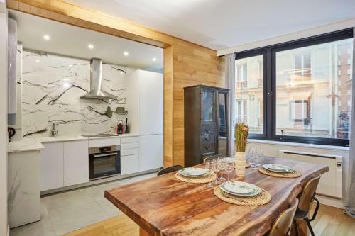 Spacious Apartement center of Paris Montmartre