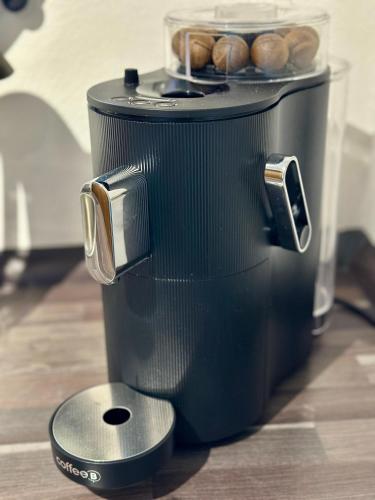 a toaster sitting on a counter with some donuts at Monteur und Ferienwohnung nahe Ulm Zentrum, Legoland Deutschland 