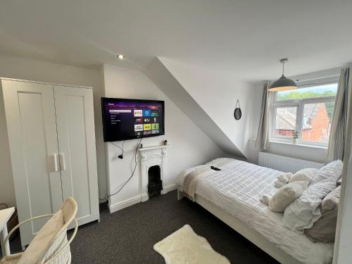 Ένα ή περισσότερα κρεβάτια σε δωμάτιο στο The Bluebird B&B I