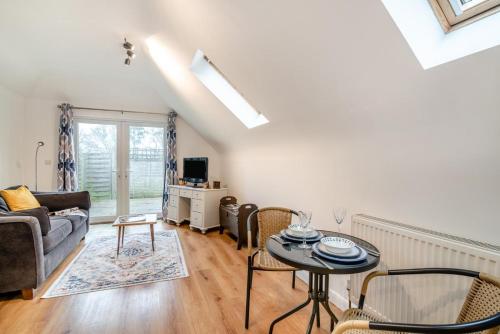 Billede fra billedgalleriet på 1 Bed in Hindhead oc-w34256 i Hindhead