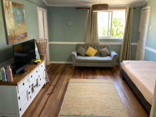 TV a/nebo společenská místnost v ubytování Departamento viña del mar cercano a mall y playa