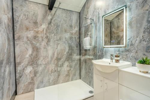 Et badeværelse på 1 Bed in Pilling oc-m34106