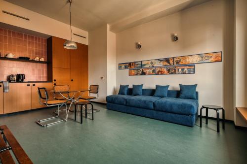 Just Urban Stays - Chic Retro 1BR Apartment -10 min by tram to Duomo