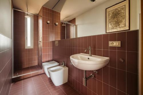 Just Urban Stays - Chic Retro 1BR Apartment -10 min by tram to Duomo