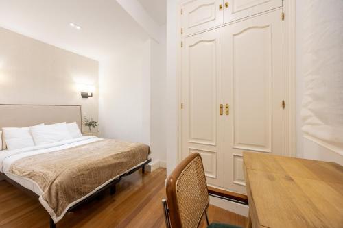 Suites Toro La Latina -AH