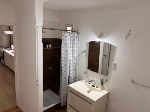 Et badeværelse på Depto Güemes