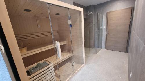 Un baño de BoardersPalace Luxury Apartment with private Sauna