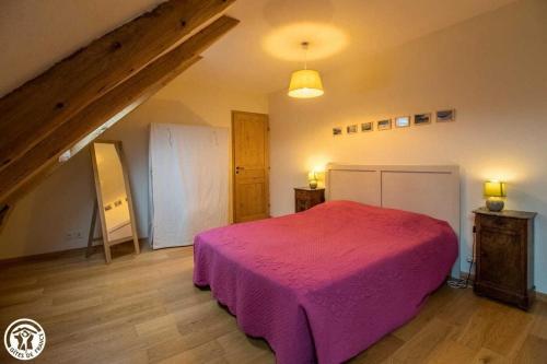 Ένα ή περισσότερα κρεβάτια σε δωμάτιο στο Gîte Roche Sanadoire Escape