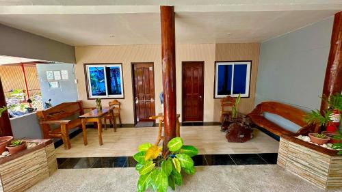 Khu vực ghế ngồi tại Indino Guest House