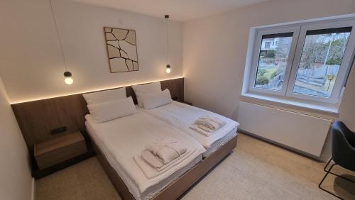 Una cama o camas en una habitación de BoardersPalace Luxury Apartment with private Sauna