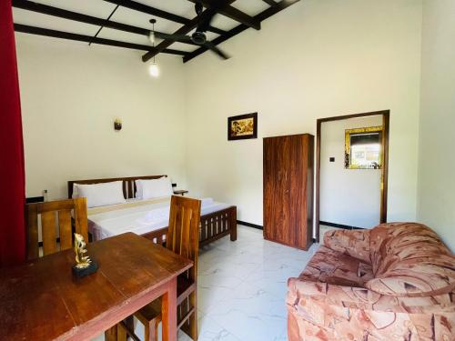 Ένα ή περισσότερα κρεβάτια σε δωμάτιο στο Chami's Home Stay