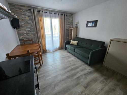 Charmant Studio vue montagne - ski, piscine, tennis, randonnées