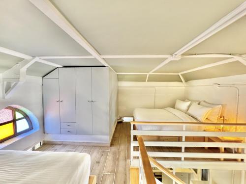 The Square House - Berbara 객실 침대