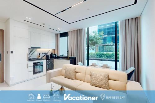 Vacationer Holiday Homes l 1 Bedroom in Business Bay l Direct Pool Access