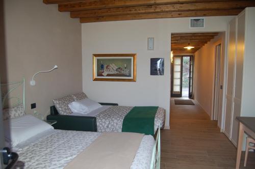 Tempat tidur dalam kamar di Agriturismo I Due Angeli