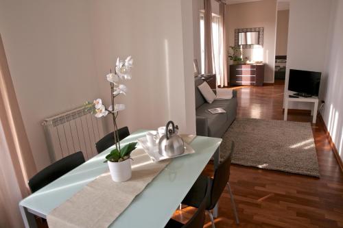 a living room with a table and a couch at Residence Le Terrazze in Trieste