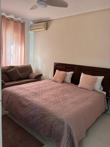 En eller flere senge i et værelse på Oasis del mar