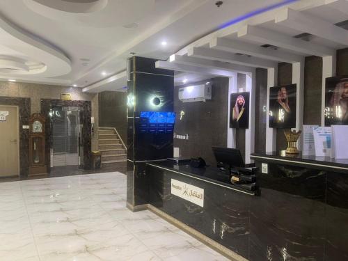 a lobby with a reception desk in a building at فندق اجنحة السمو إن in Aḩad al Masāriḩah