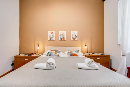 Fine Line House in Trastevere, with Puccio