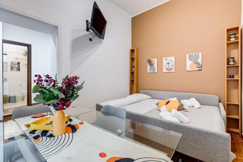 Fine Line House in Trastevere, with Puccio
