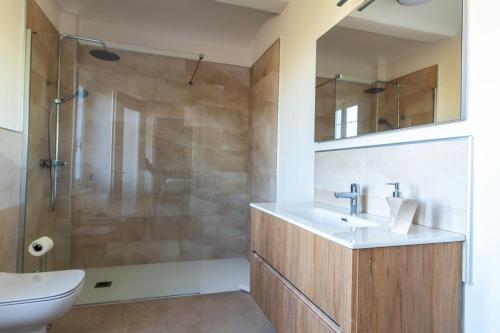 a bathroom with a sink and a shower at Casa all'angolo in Rocchetta Tanaro