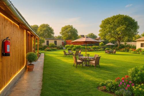 Zahrada ubytování Hotel Padharo Sa Resort , Vrindavan - Lavish & Luxury rooms with parking near prem mandir