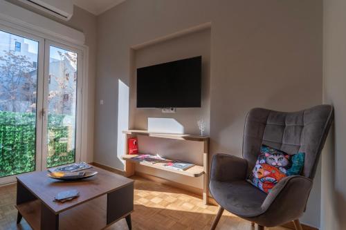 Bright & Cozy 2BR, Thissio heart