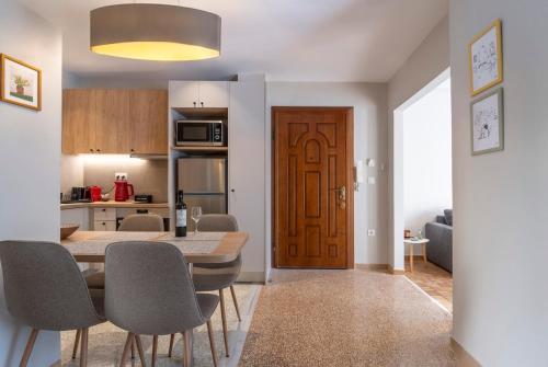 Bright & Cozy 2BR, Thissio heart