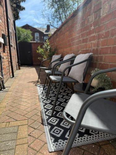 The Manchester Haven Sleeps 10 Near City Centre Breakfast hamper included photo 44