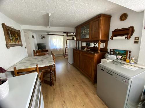 Η κουζίνα ή μικρή κουζίνα στο chez salome et fritz