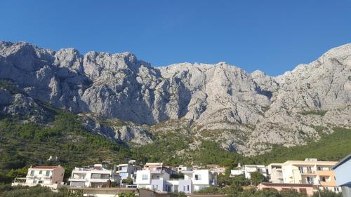 a group of houses in front of a mountain at Guesthouse Bosankic in Makarska