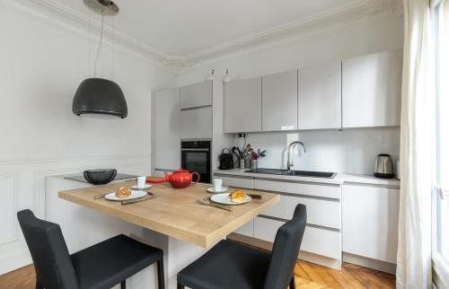 Superbe appartement haussmannien au coeur de Paris