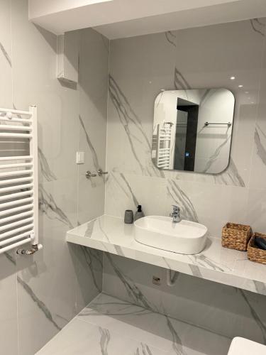 Pagrati Nest 18 by A&D Properties